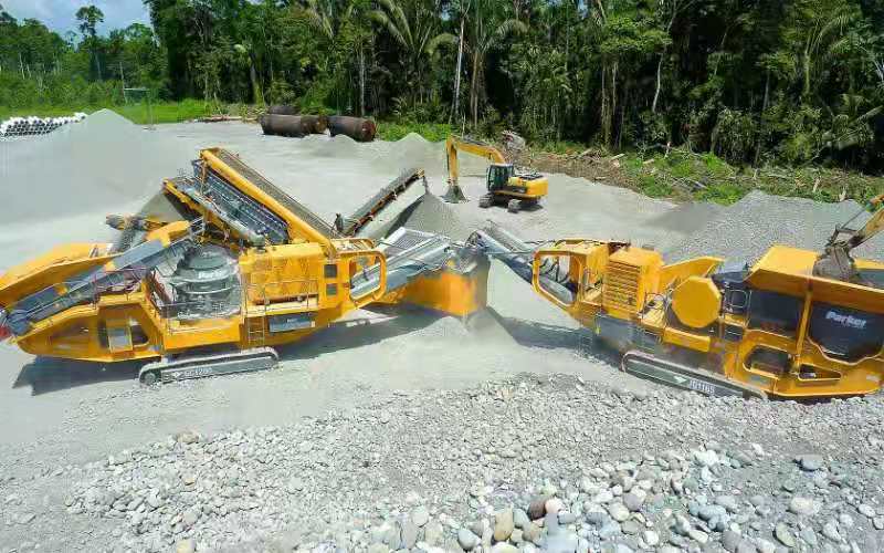 冷再生機(jī)對液壓油性能的要求很嚴(yán)格